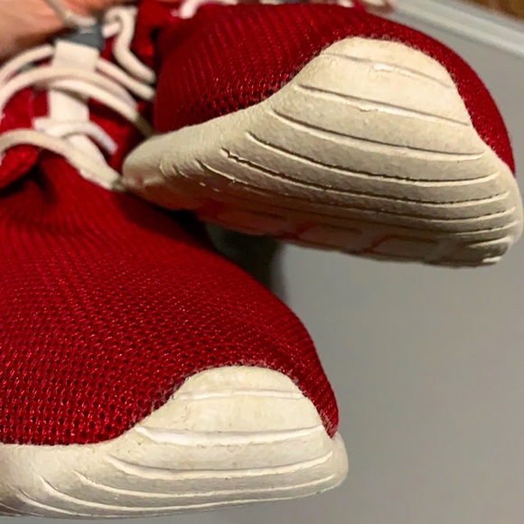 NIKE red shoes - Picture 6 of 8